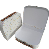 Boîte à valise en carton kraft petite et mignonne avec poignée en PU, gaufrage personnalisé, fabrication artisanale, emballage pour biberon de bébé pour les petites entreprises
