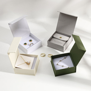 Caja de regalo abatible del fabricante original con logotipo que se puede colocar magnéticamente para el embalaje de joyas y piedras preciosas. - Product Image 5