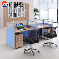 45 Ensembles de chaises de bureau minimalistes en PVC argenté et bleu ciel, en forme de barre, avec cloisons de poste de travail doubles pour quatre personnes, pour le bureau