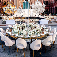 Chaises de mariage empilables durables en velours blanc et acier inoxydable doré, design moderne de luxe, pour hôtels, villas et extérieur, vente en gros