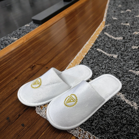 Custom Printed Disposable Spa Slippers Non-Slip Summer White Hotel Amenities for Men and Women Guests