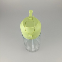 Bouteille en verre anti-lumière de 470 ml (16 oz) avec bec verseur et pulvérisateur d'huile d'olive pour cuisine, avec autocollant, idéale pour friteuse à air, cuisson, salades et barbecue