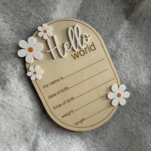 Targa in Legno Moderna Incisa Rotonda per Annuncio Nascita - Carta Milestone per Neonati - Product Image 1