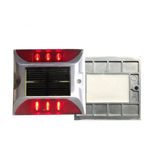 ไฟถนนโซลาร์เซลล์แบบ LED ติดตั้งบนพื้นดิน วัสดุอลูมิเนียม มาตรฐาน IP68 สะท้อนแสง ระดับ ENGINEER ไฟคงที่/กระพริบ สำหรับทางหลวง - Product Image 4