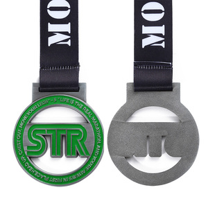 Medallas Deportivas Personalizadas de Aleación de Zinc, Medallas de Maratón de Plata Antigua con Esmalte y Diseño de Corte Hueco - Product Image 1