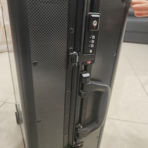 Equipaje Ligero de Fibra de Carbono, Diseño Irrompible y Duradero, el Compañero de Viaje Definitivo - Product Image 3