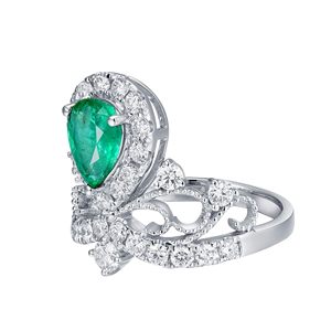Anillo de Esmeralda Verde Intenso Natural con Corte de Pera, Corona con Lazo, Diamantes Pavé Completos, Oro Blanco, Estilo Princesa, Anillo de Gema Impresionante - Product Image 3