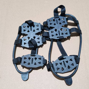 Crampons Fiery Fox à 24 dents, en plastique, antidérapants, pour bottes de randonnée hivernales, équipement d'escalade sur glace - Product Image 1