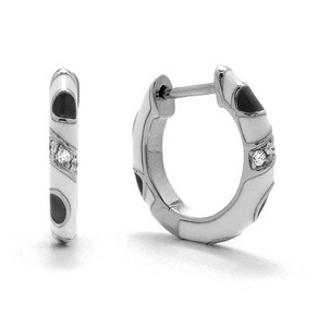 Milskye bijoux fins à la mode plaqué <span class=keywords><strong>or</strong></span> 18 carats 925 argent <span class=keywords><strong>créole</strong></span> mini tuscard email leo boucles d'oreilles créoles en émail <span class=keywords><strong>blanc</strong></span> doré - Product Image 3