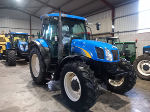 Trattore 4X4 <span class=keywords><strong>New</strong></span> <span class=keywords><strong>Holland</strong></span> Usato/di Seconda Mano/Nuovo a Prezzo Conveniente con Caricatore e Attrezzature Agricole Macchinari Agricoli in Vendita Ts 11 - Product Image 2