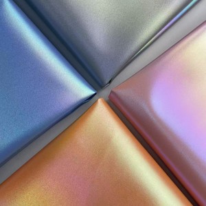 หนังหุยเชิงสีรุ้งไล่เฉดสี หนัง PU หนา 0.8 มม. กว้าง 140 ซม. ผ้าดีไซน์เนอร์ทนทานต่อการสลายตัวด้วยน้ำ สำหรับทำส่วนบนของรองเท้า - Product Image 1