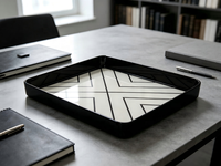 Plateau décoratif carré en fer thermolaqué, plateau de service en métal noir avec base à motif géométrique pour présentation sur table