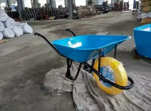 Industriële Transportconstructie Kruiwagen Wb6400 Smal <span class=keywords><strong>Plastic</strong></span> Bakje Met Pneumatisch Wiel Voor Het Transport Van Materialen - Product Image 2