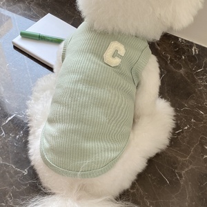 Venta al por mayor de ropa de lujo de poliéster para perros para primavera y verano chalecos cortos de gofres con patrón floral estilo clásico para Halloween - Product Image 6