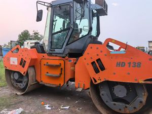 Б/у двухвальцовый дорожный каток HAMM HD128 с дизельным двигателем и насосом, мощность 55 кВт, в хорошем состоянии, продается - Product Image 2