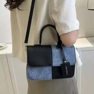 Bolso de hombro tipo cubo estilo hobo de verano para mujer a la moda con bordado de perro de piel sintética y nailon resistente al agua - Product Image 3