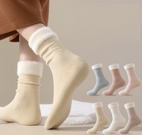 Chaussettes Fuzzy avec logo Chaussettes de sommeil confortables Chaussettes Fuzzy Rose clair