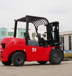 Вилочный погрузчик Tobeter CPC50, 5 тонн, дизельный, <span class=keywords><strong>2</strong></span>-уровневый, высота подъема 3 м, механическая ручная коробка передач, полный привод, цельнолитые шины, для любых дорог - Product Image 6