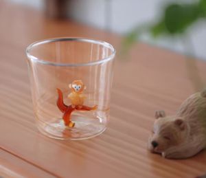 Toptan özel cam kupa içinde <span class=keywords><strong>3D</strong></span> maymun ile el üflemeli cam kulplu fincan kahve fincanı yılbaşı hediyeleri - Product Image 2