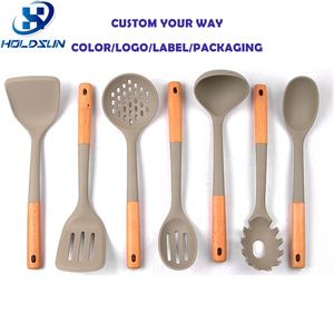 Cuchara ranurada antiadherente patentada para cocinar, trituradora de patatas de silicona, cuchara para Pasta con mango de madera - Product Image 6