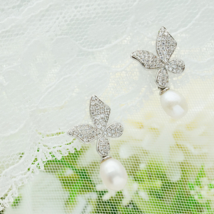 Elegantes Pendientes con Motivo de Mariposa en Oro Sólido de 9K/14K/18K con Perla de Agua Dulce para Joyería de Boda ROMANTICA - Product Image 6