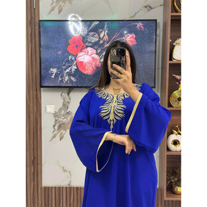 ชุดเดรสคาฟทันผ้าเครปปักลายหรูหรา ไร้รอยต่อ คอวี ยาวถึงข้อเท้า แขนยาว ดีไซน์แขนเสื้อโดดเด่น พร้อมผ้าพันคอเข้าชุด - Product Image 3