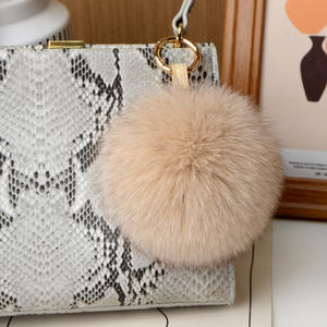 Fluffy Real Fox Fur <span class=keywords><strong>Pom</strong></span> Poms Metal Ring Pendant pour femmes Fourrure Pompom Keychains 10 11 12 13 14 15cm Pompons Ball Car Key Chain - Product Image 6
