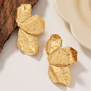 Винтажные Модные женские золотые геометрические Эффектные серьги большой металлический сушеный цветок с милыми легкосплавными большими заклепками - Product Image 2