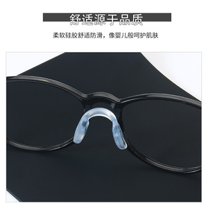 Coussinets de nez pour lunettes d'enfants, en silicone blanc transparent, antidérapants, à clipser, monobloc, type insert, pièce 8655 - Product Image 3