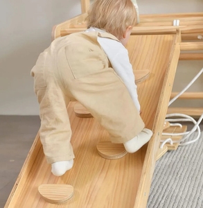 Gimnasio de jungla para niños sueco 5 en 1 con escalera de cuerda de columpio para interiores, tobogán de madera, pared de escalada en roca, para dormitorio y uso escolar - Product Image 4