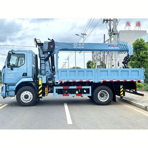 Camion-grue Dongfeng M3 4*2 avec grue télescopique de 8 tonnes, carrosserie flexible, idéal pour le transport sur de courtes distances - Product Image 4