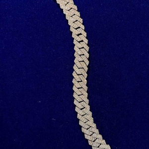 Bracelet contemporain en argent sterling avec moissanite taille brillant rond pour bijoux tendance hip-hop et streetwear - Product Image 1