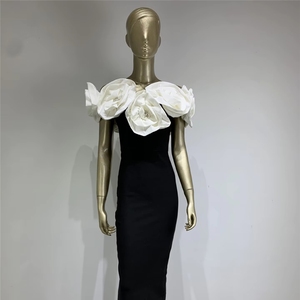   Robes de soirée longues de luxe de haute qualité, <span class=keywords><strong>blanches</strong></span>, avec de grandes <span class=keywords><strong>fleurs</strong></span> 3D, sans bretelles, moulantes, élégantes pour femmes, <span class=keywords><strong>robe</strong></span> bandage - Product Image 2