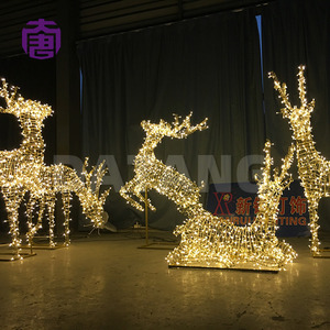 Décoration de Noël LED en forme de cerf pour extérieur, design 3D en fil métallique, blanc chaud 2700K, étanche pour affichage festif - Product Image 3