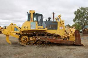 Bulldozer Komatsu de orugas de alta calidad, motor de núcleo incluido, Bulldozers Caterpillar en excelentes condiciones a la venta - Product Image 5