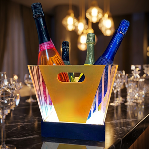 Vente en gros logo personnalisé Seau à bouteille de bière LED lumineuse Belvedere Glacière bar Vin Champagne Seau à glace en plastique - Product Image 1