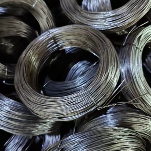 Haute qualité flexible pliable noir 16awg Bwg18 1kg 1.24m <span class=keywords><strong>diamètre</strong></span> Double torsion recuit câble en acier pour la construction - Product Image 1