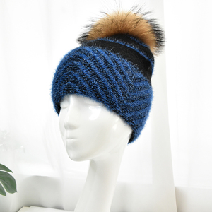 Bonnets d'hiver <span class=keywords><strong>en</strong></span> <span class=keywords><strong>laine</strong></span> <span class=keywords><strong>pour</strong></span> femmes Bonnets <span class=keywords><strong>en</strong></span> fourrure personnalisés avec <span class=keywords><strong>pompon</strong></span> <span class=keywords><strong>en</strong></span> fourrure <span class=keywords><strong>pour</strong></span> femmes <span class=keywords><strong>Bonnet</strong></span> souple <span class=keywords><strong>en</strong></span> <span class=keywords><strong>laine</strong></span> avec logo personnalisé <span class=keywords><strong>pour</strong></span> femmes - Product Image 1