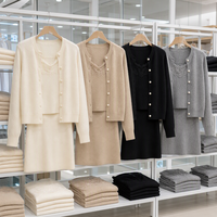 Op maat gemaakte dames 3-delige gebreide set met parelknopen cardigan, kant binnen top, geribbelde minirok, OEM groothandel, privélabel, bulkbestelling