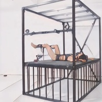 BDSM Sexhotel-Schlafzimmer Integrierter Sklavenkäfig Fesselungs-Verlies Großer Fesselungs-X-Rahmen Sexspielzeug Möbel Multifunktions-Sexbett