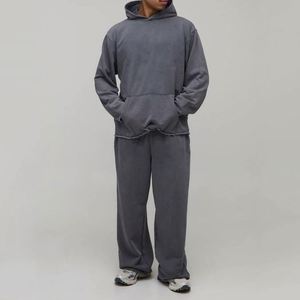Conjunto de Sudadera con Capucha y Pantalones Deportivos Gris Lavado con Bajo Deshilachado Personalizado para Hombre - Product Image 4