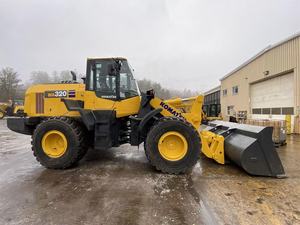 Le Japon Original bon état Komatsu WA320-8 chargeuse sur pneus moteur fort pour les ventes - Product Image 3