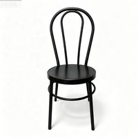 Chaise d'événement à cadre métallique noir mat, style Thonet incurvé, dossier en anneau, base en anneau, mobilier de fête