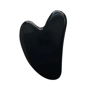 Massaggiatore facciale gua sha con cuore in cristallo di giada verde nefrite - Product Image 3