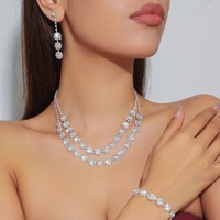 4 ensembles de sacs de mariage de luxe, accompagnés de colliers, bracelets, boucles d'oreilles et parures de bijoux pour femmes sertis de strass étincelants