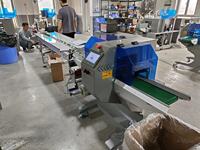 Machine à emballer et à emballer les emballages d'oreillers multifonctionnelle pour le nettoyage de la vaisselle/épurateur/tampon à récurer
