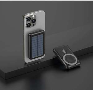 Banco de Energía Solar Impermeable de 10000mAh con Carga Inalámbrica Magnética y Cables Integrados para Senderismo y Camping al Aire Libre - Product Image 3