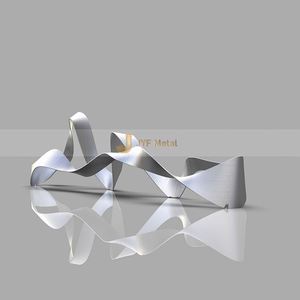 ประติมากรรมริบบิ้นสแตนเลส M96 304 ศิลปะตกแต่งภูมิทัศน์เมืองสมัยใหม่ กันน้ำ ติดตั้งบนพื้นกลางแจ้ง ทนทาน - Product Image 1