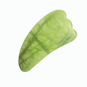 Planche de massage Gua Sha en pierre naturelle Xiu Yan, forme corne, polie, pour le visage, le cou, le corps et les soins spa - Product Image 2