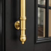 Porte d'entrée antivol en acier noir mat, double battant, avec grilles en verre transparent et poignées en laiton, style Urbain Chic, pour centre commercial et résidence architecturale